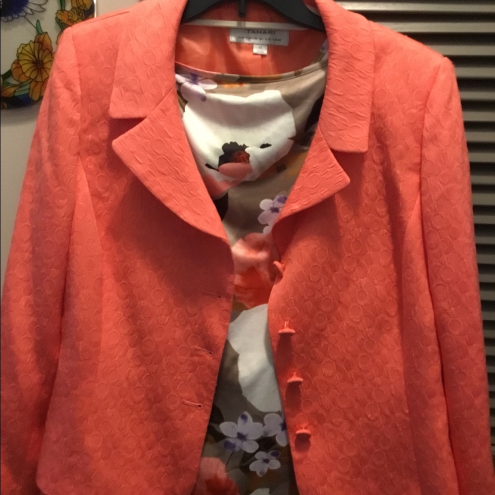Tahari skirt suit